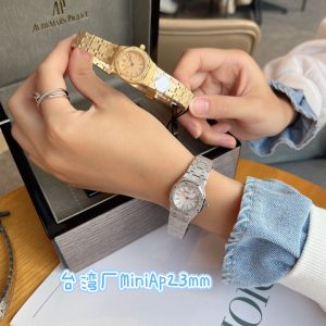 Audemars Piguet Royal Oak Mini Frosted Gold Super Clone for Sale 1136938641 - side view | Audemars Piguet