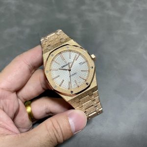 Audemars Piguet Royal Oak 15400 Frosted Gold Super Clone Watch 1134780138 - close-up | Audemars Piguet