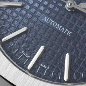 Audemars Piguet Royal Oak 15400 Premium Replica Watch & Super Clone 1103595923 - close-up | Audemars Piguet