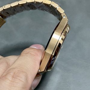 Audemars Piguet Royal Oak 15400 Frosted Gold Super Clone Watch 1134780138 - detailed view | Audemars Piguet