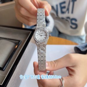 Audemars Piguet Royal Oak Mini Frosted Gold Super Clone for Sale 1136938641 - close-up | Audemars Piguet