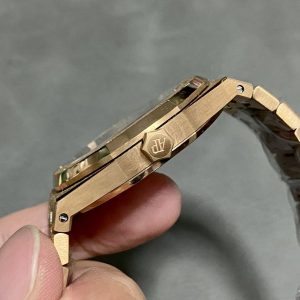 Audemars Piguet Royal Oak 15400 Frosted Gold Super Clone Watch 1134780138 - top view | Audemars Piguet