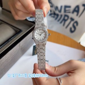 Audemars Piguet Royal Oak Mini Frosted Gold Super Clone for Sale 1136938641 - detailed view | Audemars Piguet