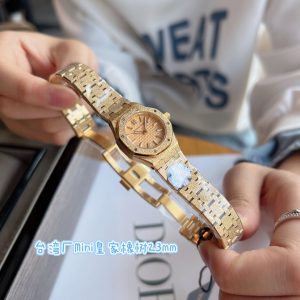 Audemars Piguet Royal Oak Mini Frosted Gold Super Clone for Sale 1136938641 - macro shot | Audemars Piguet
